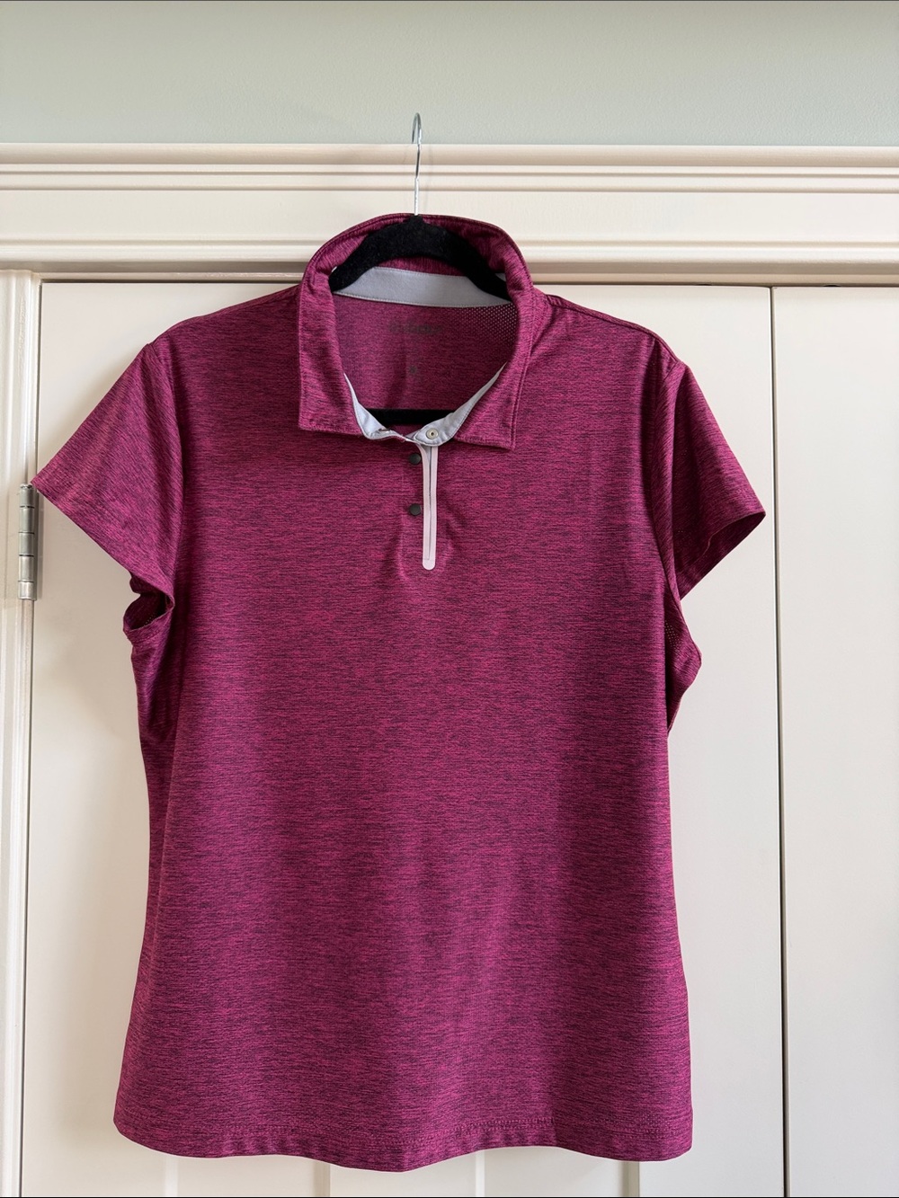 Women’s Skechers Golf Shirt in Berry size XL